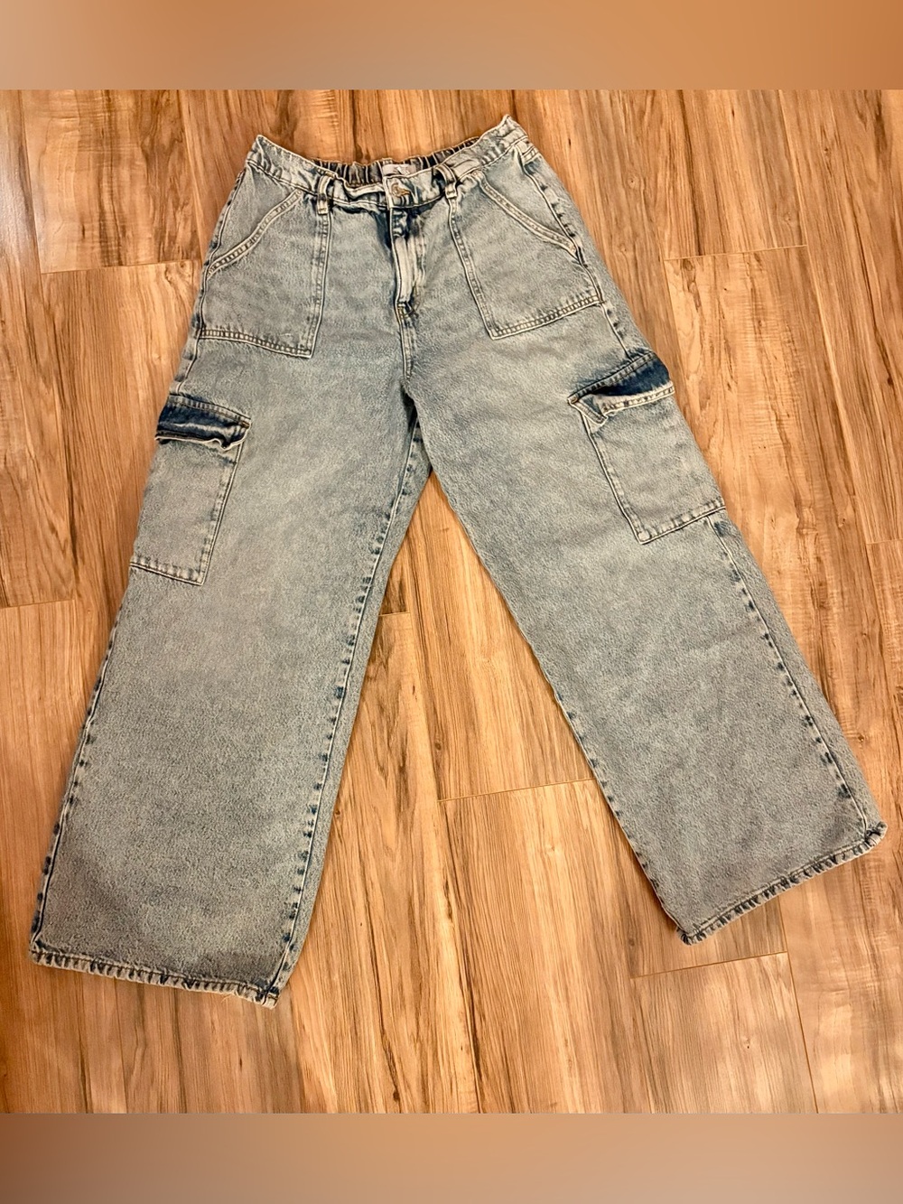 Forever 21 Light Wash Cargo Jeans Size 31